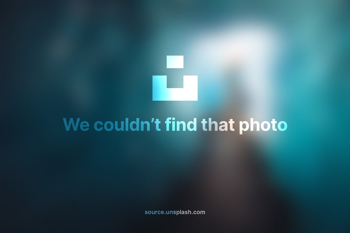 Which Characteristics Does Hytera's PNC460 XRugged Smart Device Possess?